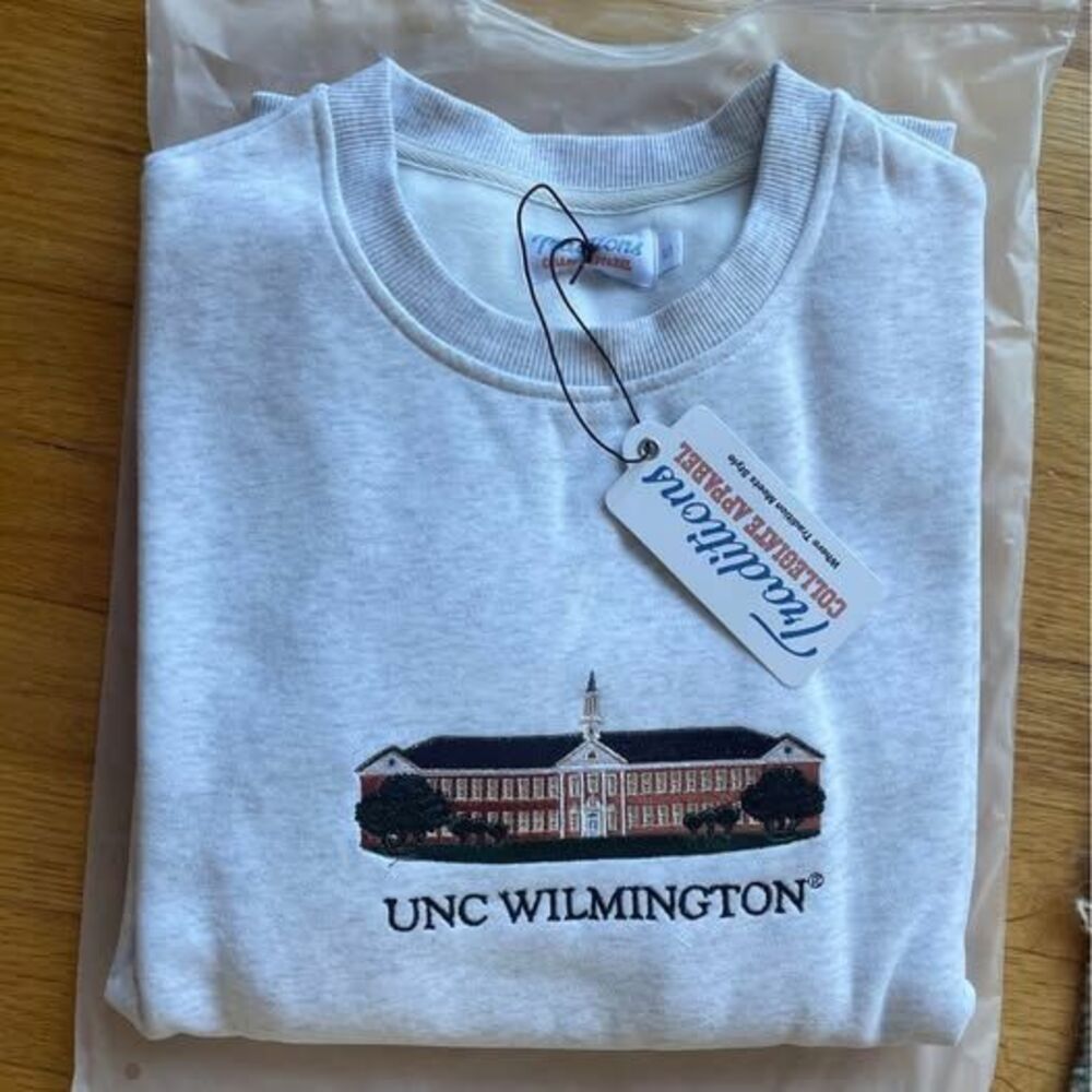 Traditions Collegiate Apparel UNC Wilmington Crewneck Sweatshirt Size S Unisex